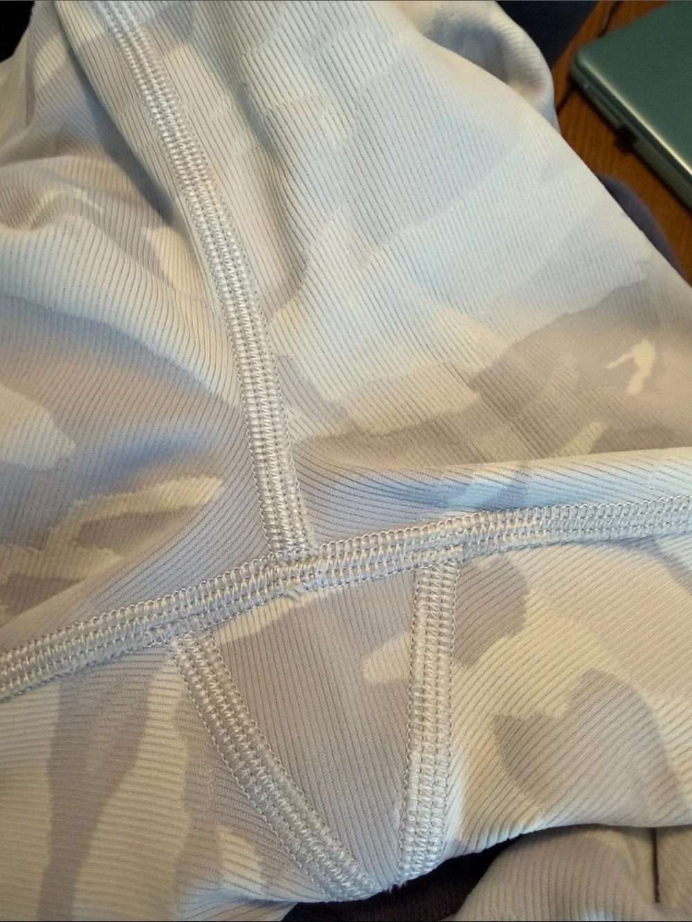 Lululemon Women’s Light Gray & White Camo Leggings Like New Condition Size 8